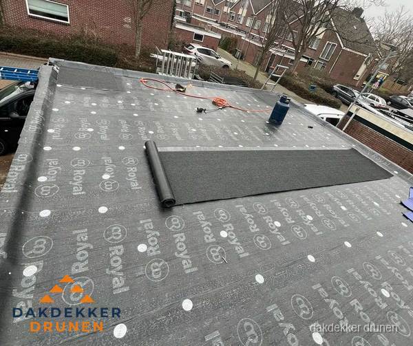 Dakrenovatie plat dak met bitumen dakbedekking in Drunen Dakrenovatie plat dak met bitumen dakbedekking in Drunen
