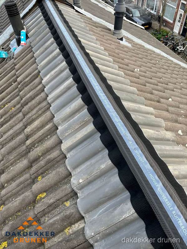 Nokvorst met Monier ventilatie op schuin pannendak in Drunen