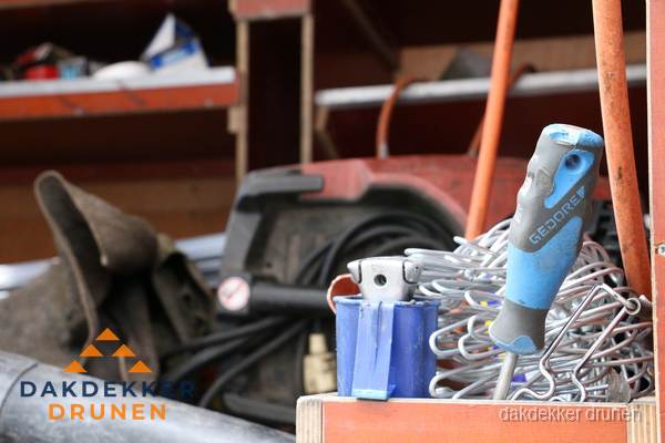 Professioneel gereedschap van dakdekker in Drunen Professioneel gereedschap van dakdekker in Drunen