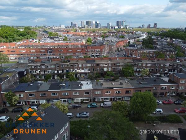 Luchtfoto van daken in woonwijk Drunen