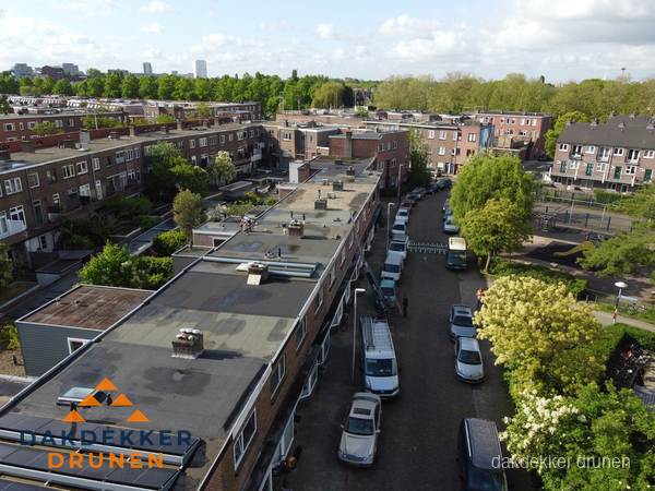 Luchtfoto dakinspectie woonwijk in Drunen