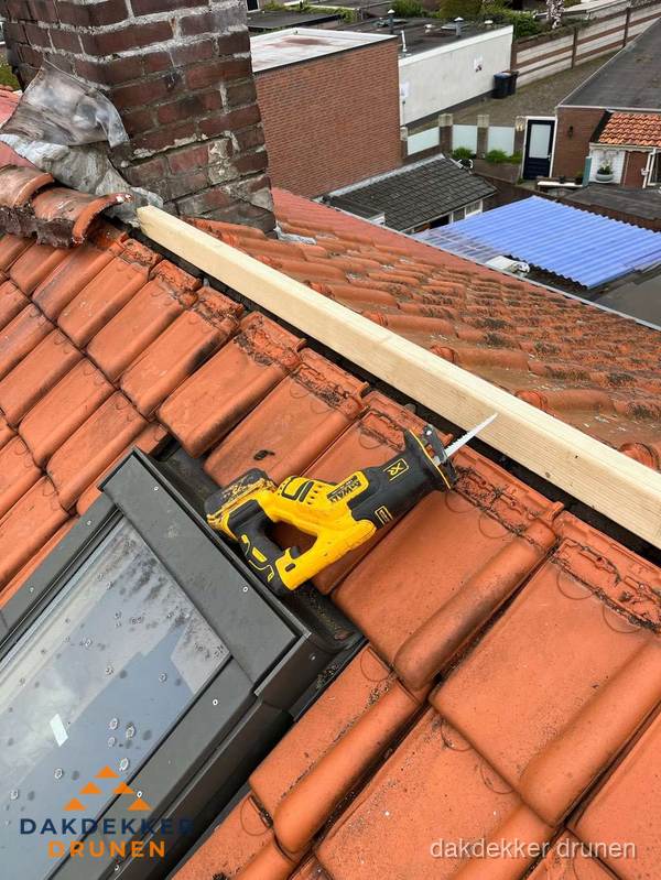 Kosten dak vervangen: werkzaamheden aan pannendak in Drunen Kosten dak vervangen: werkzaamheden aan pannendak in Drunen